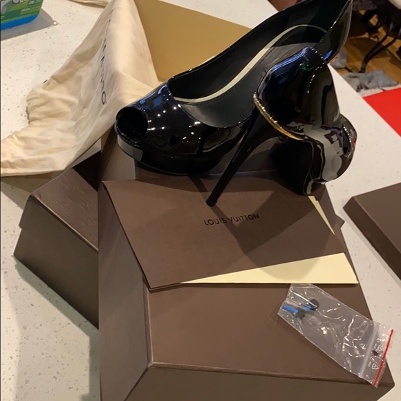 Louis Vuitton shoes - Picture 3 of 8